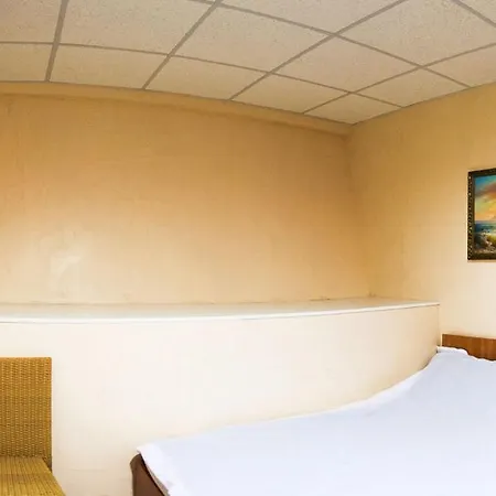 Otel Strong *